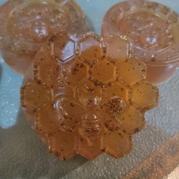 Wildcrafted-Botanical- Roman Chamomile• Honey•Vanilla Bean Soap- 5pc Spa Basket - Picture 6 of 6